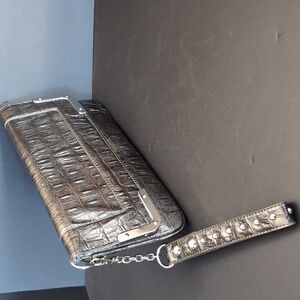 Sac O Grande Green Faux leather Womans Wristlet Clutch.